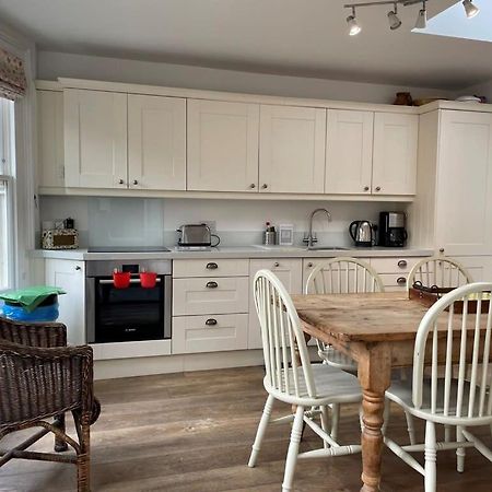 Beautiful 3 Bed Basement Flat With Garden Apartment Bath Exterior photo