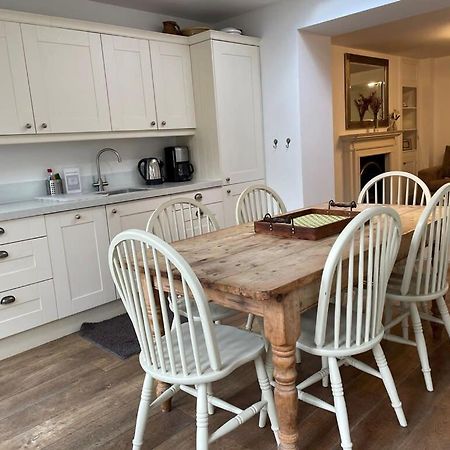 Beautiful 3 Bed Basement Flat With Garden Apartment Bath Exterior photo