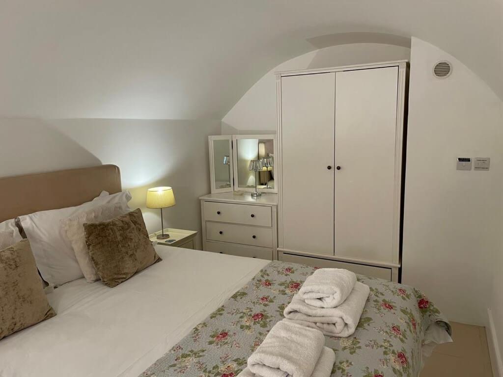 Beautiful 3 Bed Basement Flat With Garden Apartment Bath Exterior photo