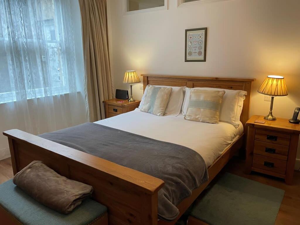 Beautiful 3 Bed Basement Flat With Garden Apartment Bath Exterior photo