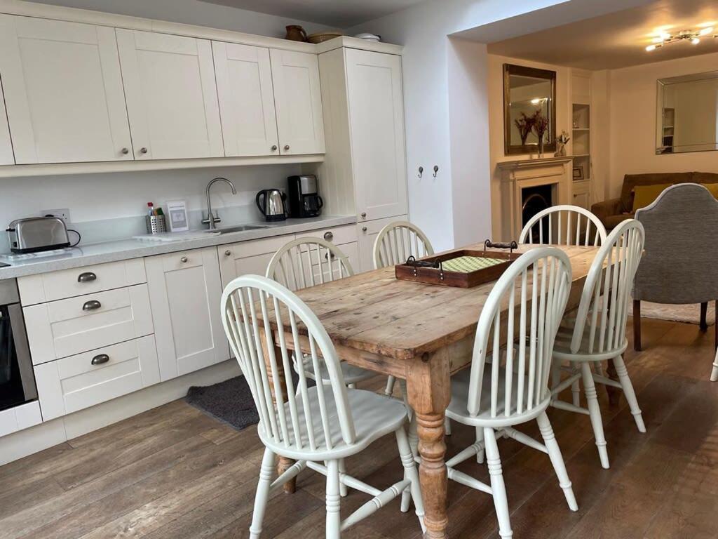 Beautiful 3 Bed Basement Flat With Garden Apartment Bath Exterior photo