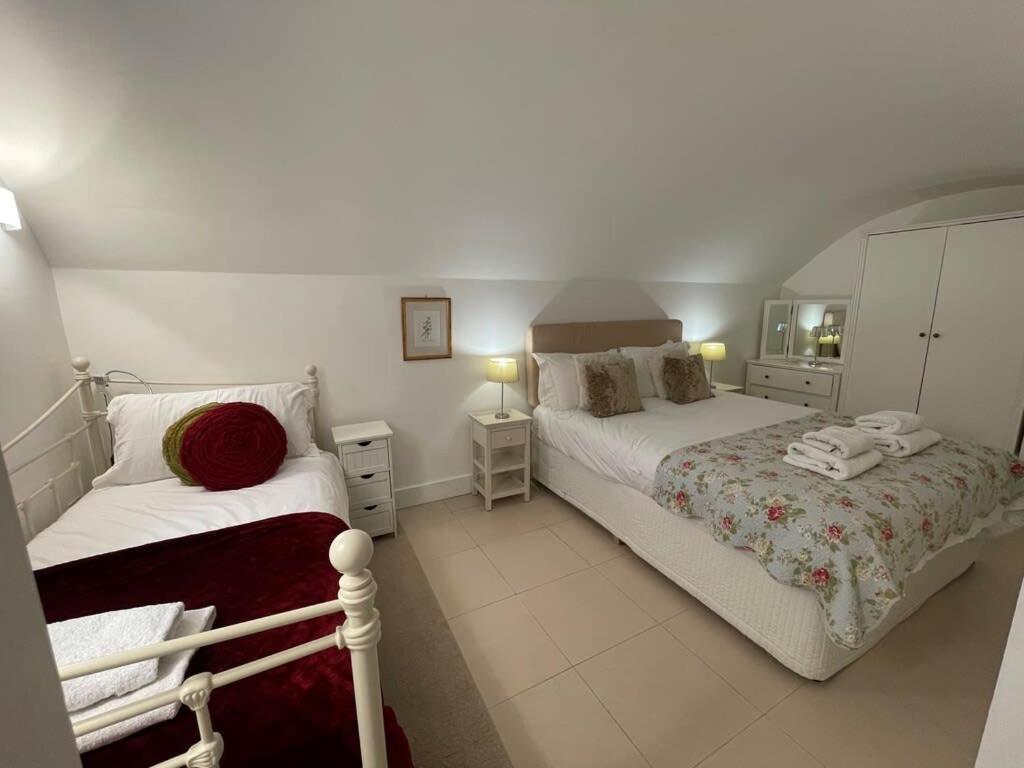 Beautiful 3 Bed Basement Flat With Garden Apartment Bath Exterior photo